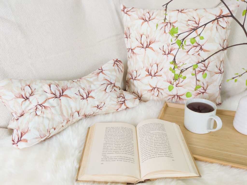 Leseknochen und Kissen florales Muster Set Buchhandel Sortiment