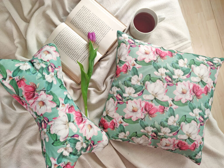 Leseknochen Magnolie mintgrün florales Design Handel